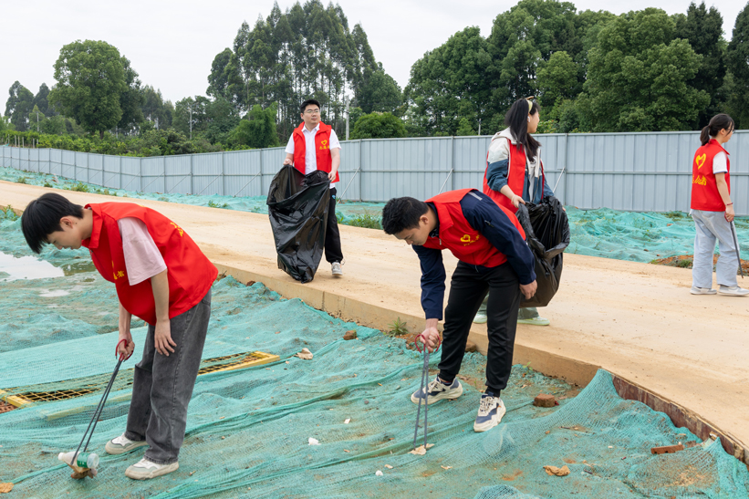为基地“焕颜” 与环保同行——金年会金字招牌组织开展基地环境治理活动